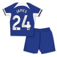 Billiga Chelsea Reece James #24 Barnkläder Hemma fotbollskläder till baby 2023-24 Kortärmad (+ Korta byxor)